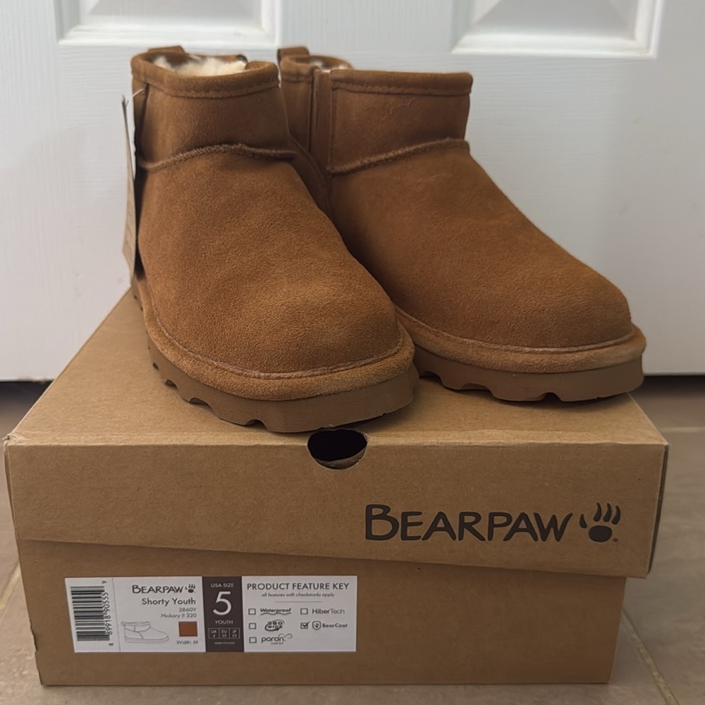 Brand new with tags Bearpaw shorty youth size 5